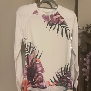 Brand New Carrie Underwood Sun Shirt size med.